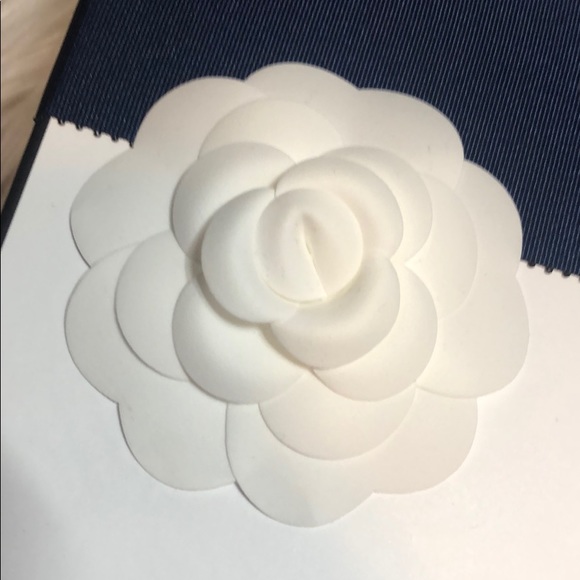 100% Auth CHANEL GIFT BOX w/ RIBBON - Picture 9 of 14